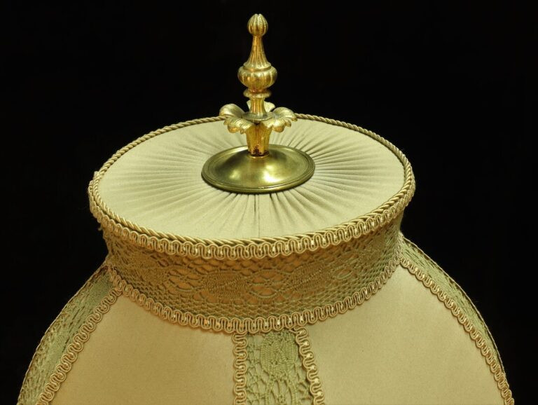 starinnaya-bronzovaya-lampa-19-veka4