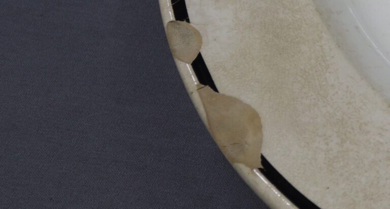 Тарелка с монограммой Россия 19 века из фарфора фото 1